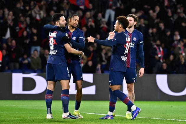 FOOTBALL : PSG vs Metz - Ligue 1 - 21 02 2026 Bradley Barcola ( 29 - PSG ) celebrates with teammates during the Ligue 1 match between Paris Saint Germain and FC Metz at Parc Des Princes on February 21 , 2026 in Paris, France. ( Photo by Federico Pestellini PsnewZ ) ParisFrance  Copyright: xFedericoxPestellinix