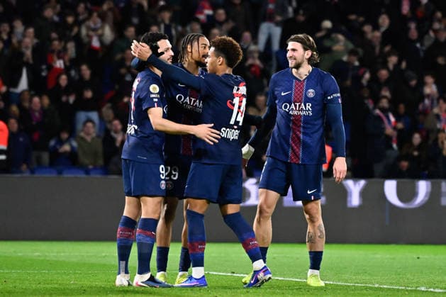 FOOTBALL : PSG vs Metz - Ligue 1 - 21 02 2026 Bradley Barcola ( 29 - PSG ) celebrates with teammates during the Ligue 1 match between Paris Saint Germain and FC Metz at Parc Des Princes on February 21 , 2026 in Paris, France. ( Photo by Federico Pestellini PsnewZ ) ParisFrance  Copyright: xFedericoxPestellinix