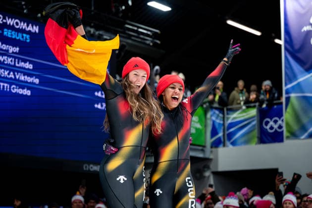NOLTE Laura, LEVI Deborah (Deutschland) jubeln im Ziel ueber den Sieg und Gold Medaille, ITA, Olympische Spiele Milano Cortina 2026, Olympia, Zweierbob Frauen, Finale, 21.02.2026 ITA, Olympische Spiele Milano Cortina 2026, Olympia, Zweierbob Frauen, Finale, 21.02.2026 Cortina d Ampezzo *** NOLTE Laura, LEVI Deborah Germany celebrate victory and gold medal at the finish, ITA, Olympic Games Milano Cortina 2026, Olympia, two-man bobsleigh women, final, 21 02 2026 ITA, Olympic Games Milano Cortina 2026, Olympia, two-man bobsleigh women, final, 21 02 2026 Cortina d Ampezzo Copyright: xEibner-Pressefoto Memmlerx EP_MMR