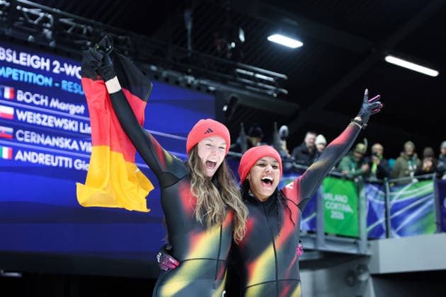 Olympische Winterspiele Milano Cortina 2026 Bob Zweierbob Frauen am 21.02.2026 im Cortina Sliding Centre in Cortina d™Ampezzo Laura Nolte Deborah Levi ( Deutschland ) gewinnen die Gold Medaille *** Olympic Winter Games Milano Cortina 2026 Bobsleigh two-man women on 21 02 2026 at the Cortina Sliding Center in Cortina d™Ampezzo Laura Nolte Deborah Levi Germany win the gold medal xMSx