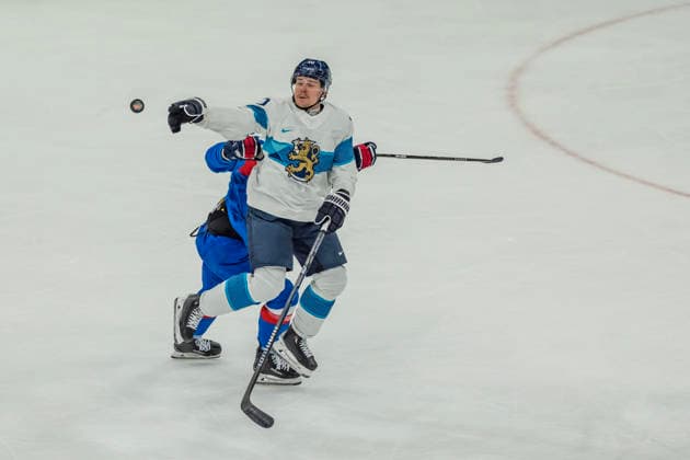 February 21, 2026, Milan, Lombardy, Italy: Defender Henri Jokiharju 10 of Team Finland knocks down the puck while playing against Team Slovakia in the Mens Team Slovakia Vs Team Finland Bronze Medal Game game at the Milano Santagiulia Ice hockey, Eishockey Arena in MILAN, Italy during the 2026 Milano Cortina Winter Olympics. Olympics 2026: Milano Cortina: Ice Hockey Mens: Henri Jokiharju  - ZUMAa161 20260221_oly_a161_020 Copyright: xWalterxG.xArcex