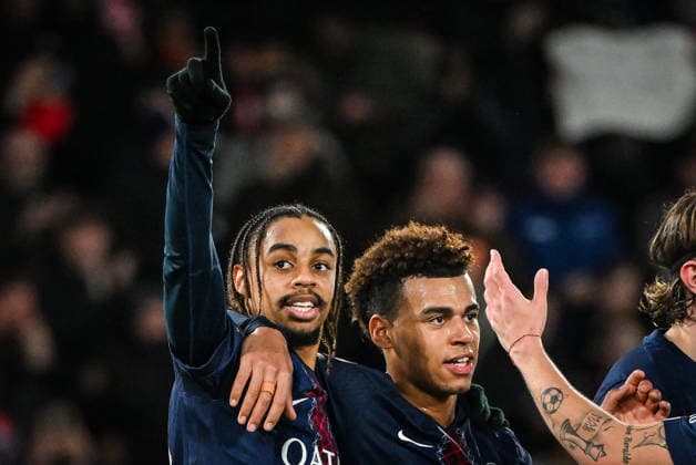 February 21, 2026, Paris, France, France: Bradley BARCOLA of PSG celebrate his goal with Desire DOUE of PSG during the Ligue 1 match between Paris Saint-Germain (PSG) and FC Metz at Parc des Princes Stadium on February 21, 2026 in Paris, France. Paris France - ZUMAm308 20260221_zsp_m308_010 Copyright: xMatthieuxMirvillex