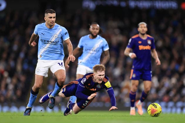 Football - Premier League - Manchester City v Newcastle United 21st February 2026 - Premier League - Manchester City v Newcastle United - Rodri of Manchester City fouls Lewis Hall of Newcastle United - Photo: Simon Stacpoole Offside. Manchester UK Copyright: xSimonxStacpoolexOffside