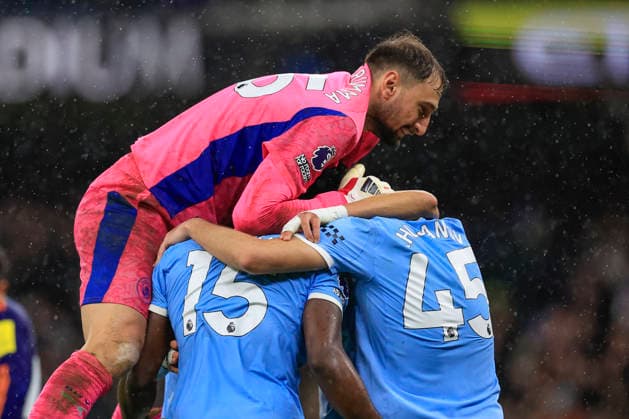 Manchester City v Newcastle United, Premier League Gianluigi Donnarumma (25) of Manchester City celebrates of the 2-1 win at the end of the Premier League match between Manchester City and Newcastle United at the Etihad Stadium, Manchester, UK on 21 February 2026. Manchester Etihad Stadium Manchester UK Editorial use only DataCo restrictions apply See www.football-dataco.com , Copyright: xConorxMolloyx PSI-23787-0046