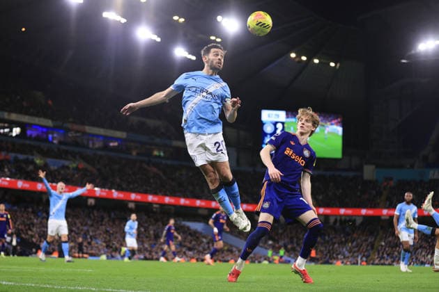 Football - Premier League - Manchester City v Newcastle United 21st February 2026 - Premier League - Manchester City v Newcastle United - Bernardo Silva of Manchester City wins a header above Anthony Gordon of Newcastle United - Photo: Simon Stacpoole Offside. Manchester UK Copyright: xSimonxStacpoolexOffside