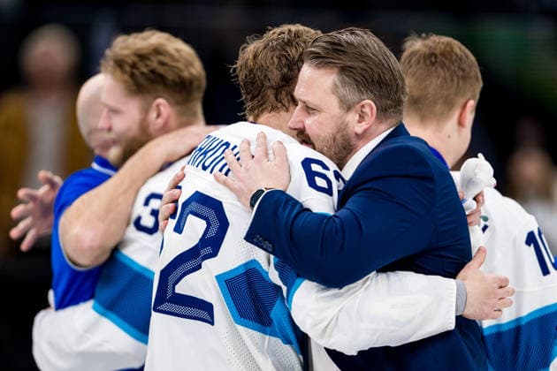 260221 Artturi Lehkonen and Head coach Antti Pennanen of Finland celebrate with their bronze medals at the medal ceremony after winning in the men s Ice hockey, Eishockey bronze medal game between Slovakia and Finland during day 15 of the 2026 Winter Olympics on February 21, 2026 in Milan. Photo: Joel Marklund BILDBYRAN kod JM JM0801 jubel bronze brons bbeng ishockey ice hockey Olympic Games, Olympische Spiele, Olympia, OS olympics winter olympics os ol olympiska spel vinter-os olympiske leker milano cortina 2026 milan cortina 2026 milano cortina 2026 olympic games milano cortina 2026 winter olympic games milano cortina-os milano cortina-ol vinter-ol bronsmatch bronze medal game finland slovakien slovakia *** 260221 Artturi Lehkonen and Head coach Antti Pennanen of Finland celebrate with their bronze medals at the medal ceremony after winning in the men s ice hockey bronze medal game between Slovakia and Finland during day 15 of the 2026 Winter Olympics on February 21, 2026 in Milan Photo Joel Marklund BILDBYRAN kod JM JM0801 jubel bronze brons bbeng ishockey ice hockey olympic games olympics winter olympics os ol olympiska spel vinter os olympiske leker milano cortina 2026 milan cortina 2026 milano cortina 2026 olympic games milano cortina 2026 winter olympic games milano cortina os milano cortina ol vinter ol bronsmatch bronze medal game finland slovakien slovakia  Copyright: JOELxMARKLUND BB260221JM038