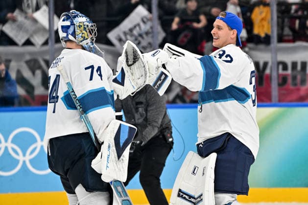 MILAN, ITALY - FEBRUARY 21: goalkeeper Juuse Saros of Finland L) and goalkeeper Kevin Lankinen of Finland R) celebrate the victory during the Ice hockey, Eishockey Men™s Bronze Medal Game match between Slovakia and Finland on day fifteen of the Milano Cortina 2026 Winter Olympic Games, Olympische Spiele, Olympia, OS at Milano Santagiulia Ice Hockey Arena on February 21, 2026 in Milan, Italy. Milan Milano Santagiulia Ice Hockey Arena Italy *** MILAN, ITALY FEBRUARY 21 goalkeeper Juuse Saros of Finland L and goalkeeper Kevin Lankinen of Finland R celebrate the victory during the Ice Hockey Men™s Bronze Medal Game match between Slovakia and Finland on day fifteen of the Milano Cortina 2026 Winter Olympic games at Milano Santagiulia Ice Hockey Arena on February 21, 2026 in Milan, Italy Milan Milano Santagiulia Ice Hockey Arena Italy Copyright: xJustPictures.ch AndreaxBrancax jp-en-EuSpIm-AB-AAB_921521022026