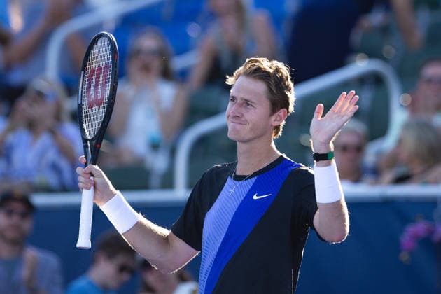2026 Delray Beach Open - Semifinals - Sebastian Korda Of USA Def. Flavio Cobolli Of Italy Sebastian Korda of the USA waves to the crowd after defeating Flavio Cobolli of Italy during their Men s Singles Semifinal match of the Delray Beach Open at the Delray Tennis Center in Delray Beach, Florida, on February 21, 2026. Delray Beach FL United States  Copyright: xMauricioxPaizx originalFilename:paiz-2026delr260221_npX5L.jpg