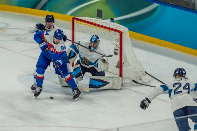 February 21, 2026, Milan, Lombardy, Italy: Goalkeeper Juuse Saros 74 of Team Finland defends the goal while playing against Team Slovakia in the Mens Team Slovakia Vs Team Finland Bronze Medal Game game at the Milano Santagiulia Ice hockey, Eishockey Arena in MILAN, Italy during the 2026 Milano Cortina Winter Olympics. Milan Italy - ZUMAa161 20260221_oly_a161_027 Copyright: xWalterxG.xArcex