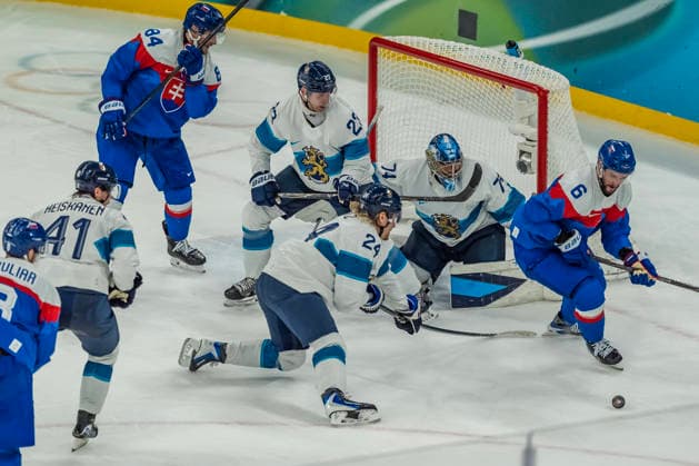 February 21, 2026, Milan, Lombardy, Italy: Goalkeeper Juuse Saros 74 of Team Finland defends the goal while playing against Team Slovakia in the Mens Team Slovakia Vs Team Finland Bronze Medal Game game at the Milano Santagiulia Ice hockey, Eishockey Arena in MILAN, Italy during the 2026 Milano Cortina Winter Olympics. Milan Italy - ZUMAa161 20260221_oly_a161_028 Copyright: xWalterxG.xArcex