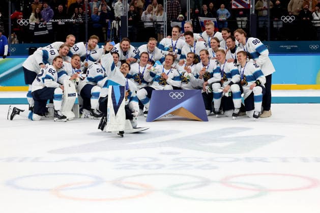 February 21, 2026, Milan, Lombardy, Italy: Team Finland poses for a team selfie photo after beating Team Slovakia in the men s Ice hockey, Eishockey bronze medal game during the Milano Cortina 2026 Olympic Winter games, Winterspiele,Spiele, Summer games at Milano Santagiulia Ice Hockey Arena. Olympics 2026: Milano Cortina: Ice Hockey-Men Finals - Bronze Medal Game-SVK V FIN  - ZUMAm117 20260221_oly_m117_038 Copyright: xDavidxMcIntyrex