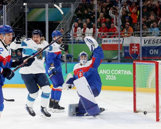 February 21, 2026, Milan, Lombardy, Italy: Roope Hintz (24) of Team Finland scores a goal in the third period against Team Slovakia in the men s Ice hockey, Eishockey bronze medal game during the Milano Cortina 2026 Olympic Winter games, Winterspiele,Spiele, Summer games at Milano Santagiulia Ice Hockey Arena. Milan Italy - ZUMAm117 20260221_oly_m117_023 Copyright: xDavidxMcIntyrex
