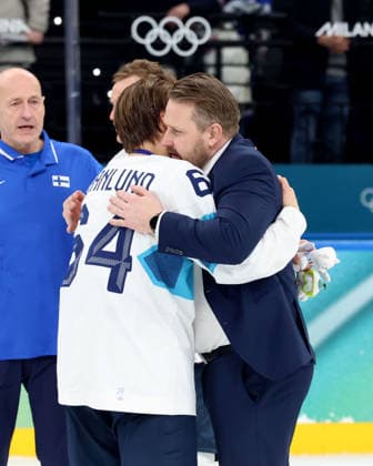 February 21, 2026, Milan, Lombardy, Italy: Head coach Antti Pennanen of Team Finland hugs Mikael Granlund (64) of Team Finland after beating Team Slovakia in the men s Ice hockey, Eishockey bronze medal game during the Milano Cortina 2026 Olympic Winter games, Winterspiele,Spiele, Summer games at Milano Santagiulia Ice Hockey Arena. Milan Italy - ZUMAm117 20260221_oly_m117_040 Copyright: xDavidxMcIntyrex