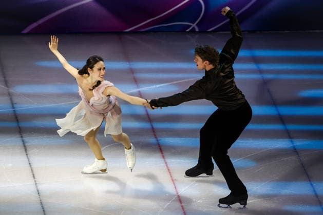 ITALY, MILAN - FEBRUARY 21, 2026: Ice dancers Madison Chock and Evan Bates of the United States perform during the Figure skating, Eiskunstlauf exhibition gala at the 2026 Winter Olympic Games, Olympische Spiele, Olympia, OS at Milano Ice Skating Arena 2026 Winter Olympics: Figure Skating  - ZUMAt113 20260221_zaa_t113_894 Copyright: xPeterxKovalevx