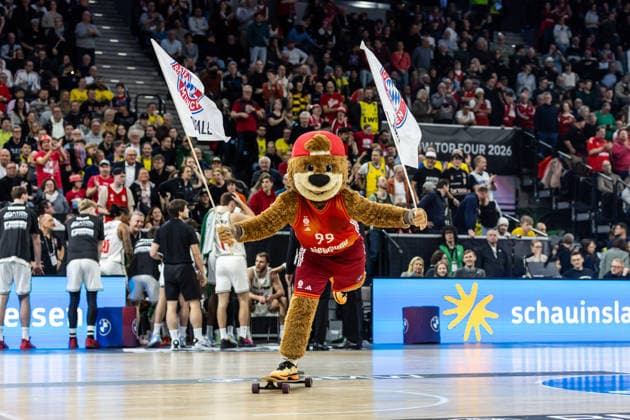 GER, BMW Top Four, Basketball BBL Pokal, Halbfinale, FC Bayern München Basketball - BMA365 Bamberg Baskets. 21.02.2026, SAP Garden, München, GER, BMW Top Four, Basketball BBL Pokal, Halbfinale, FC Bayern München Basketball - BMA365 Bamberg Baskets. Ben, Maskottchen der FC Bayern Basketballer Foto Alexander Trienitz München SAP Garden Bayern Deutschland