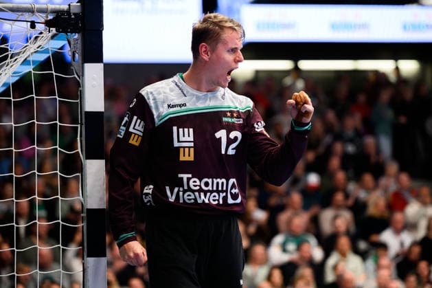 Goeppingen: HBL- 25 26 - Frisch Auf Goeppingen - THW Kiel Torhueter Kristian Saeveras (Goeppingen) Jubel Freude Emotion Goeppingen EWS Arena Baden-Württemberg Deutschland