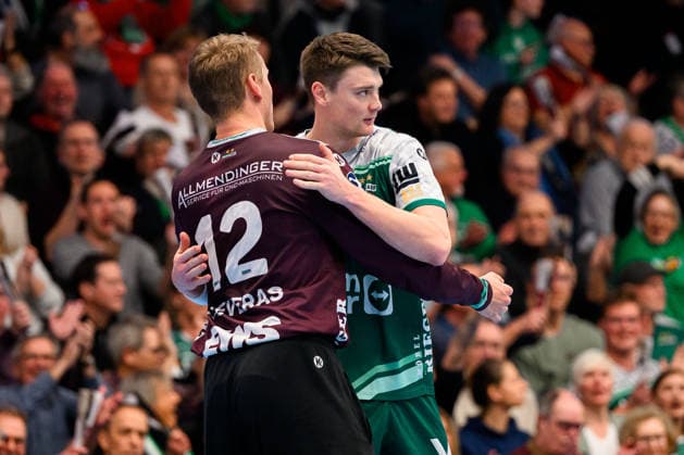 Goeppingen: HBL- 25 26 - Frisch Auf Goeppingen - THW Kiel Torhueter Kristian Saeveras (Goeppingen), Oskar Sunnefeldt (Goeppingen) Goeppingen EWS Arena Baden-Württemberg Deutschland