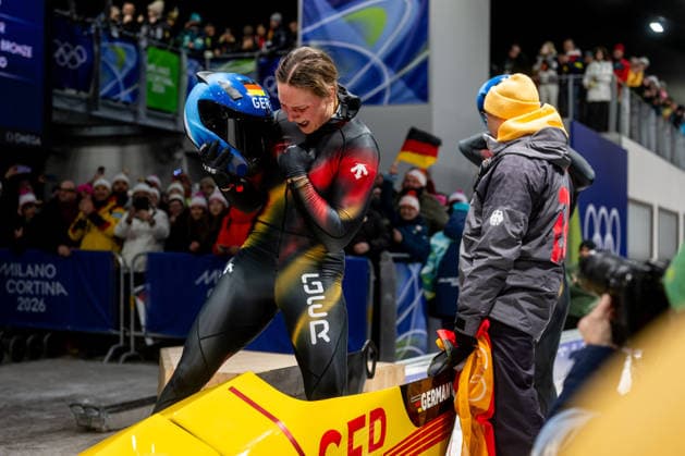 BUCKWITZ Lisa, SCHUTEN Neele (Deutschland) jubeln im Ziel ueber die Silber Medaille, ITA, Olympische Spiele Milano Cortina 2026, Olympia, Zweierbob Frauen, Finale, 21.02.2026 ITA, Olympische Spiele Milano Cortina 2026, Olympia, Zweierbob Frauen, Finale, 21.02.2026 Cortina d Ampezzo *** BUCKWITZ Lisa, SCHUTEN Neele Germany cheering at the finish line for the silver medal, ITA, Olympic Games Milano Cortina 2026, Olympia, two-man bobsleigh women, final, 21 02 2026 ITA, Olympic Games Milano Cortina 2026, Olympia, two-man bobsleigh women, final, 21 02 2026 Cortina d Ampezzo Copyright: xEibner-Pressefoto Memmlerx EP_MMR