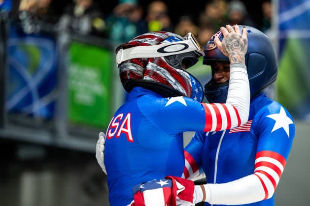 ARMBRUSTER HUMPHRIES Kaillie, JONES Jasmine (USA) jubeln im Ziel ueber die sichere Bronze Medaille, ITA, Olympische Spiele Milano Cortina 2026, Olympia, Zweierbob Frauen, Finale, 21.02.2026 ITA, Olympische Spiele Milano Cortina 2026, Olympia, Zweierbob Frauen, Finale, 21.02.2026 Cortina d Ampezzo *** ARMBRUSTER HUMPHRIES Kaillie, JONES Jasmine USA cheer at the finish line to secure bronze medal, ITA, Olympic Games Milano Cortina 2026, Olympics, 2-man bobsleigh women, final, 21 02 2026 ITA, Olympic Games Milano Cortina 2026, Olympics, 2-man bobsleigh women, final, 21 02 2026 Cortina d Ampezzo Copyright: xEibner-Pressefoto Memmlerx EP_MMR