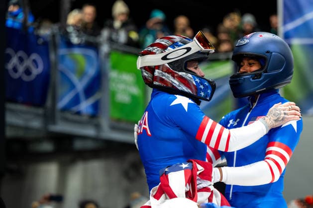 ARMBRUSTER HUMPHRIES Kaillie, JONES Jasmine (USA) jubeln im Ziel ueber die sichere Bronze Medaille, ITA, Olympische Spiele Milano Cortina 2026, Olympia, Zweierbob Frauen, Finale, 21.02.2026 ITA, Olympische Spiele Milano Cortina 2026, Olympia, Zweierbob Frauen, Finale, 21.02.2026 Cortina d Ampezzo *** ARMBRUSTER HUMPHRIES Kaillie, JONES Jasmine USA cheer at the finish line to secure bronze medal, ITA, Olympic Games Milano Cortina 2026, Olympics, 2-man bobsleigh women, final, 21 02 2026 ITA, Olympic Games Milano Cortina 2026, Olympics, 2-man bobsleigh women, final, 21 02 2026 Cortina d Ampezzo Copyright: xEibner-Pressefoto Memmlerx EP_MMR