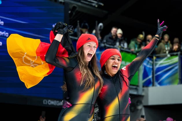 NOLTE Laura, LEVI Deborah (Deutschland) jubeln im Ziel ueber den Sieg und Gold Medaille, ITA, Olympische Spiele Milano Cortina 2026, Olympia, Zweierbob Frauen, Finale, 21.02.2026 ITA, Olympische Spiele Milano Cortina 2026, Olympia, Zweierbob Frauen, Finale, 21.02.2026 Cortina d Ampezzo *** NOLTE Laura, LEVI Deborah Germany celebrate victory and gold medal at the finish, ITA, Olympic Games Milano Cortina 2026, Olympia, two-man bobsleigh women, final, 21 02 2026 ITA, Olympic Games Milano Cortina 2026, Olympia, two-man bobsleigh women, final, 21 02 2026 Cortina d Ampezzo Copyright: xEibner-Pressefoto Memmlerx EP_MMR