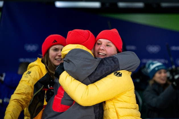 BUCKWITZ Lisa, SCHUTEN Neele (Deutschland), dahinter NOLTE Laura, LEVI Deborah (Deutschland), ITA, Olympische Spiele Milano Cortina 2026, Olympia, Zweierbob Frauen, Finale, 21.02.2026 ITA, Olympische Spiele Milano Cortina 2026, Olympia, Zweierbob Frauen, Finale, 21.02.2026 Cortina d Ampezzo *** BUCKWITZ Lisa, SCHUTEN Neele Germany , behind NOLTE Laura, LEVI Deborah Germany , ITA, Olympic Games Milano Cortina 2026, Olympia, two-man bobsleigh women, final, 21 02 2026 ITA, Olympic Games Milano Cortina 2026, Olympia, two-man bobsleigh women, final, 21 02 2026 Cortina d Ampezzo Copyright: xEibner-Pressefoto Memmlerx EP_MMR