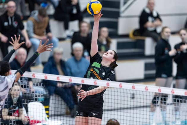 1. Volleyball Bundesliga Frauen: Schwarz-Weiss Erfurt vs. Ladies in Black Aachen; Erfurt; 21.02.2026 Celine Jebens ( 1; Ladies in Black Aachen) gegen Alianza Darley ( 14; Schwarz-Weiss Erfurt) 1. Volleyball Bundesliga Frauen: Schwarz-Weiss Erfurt vs. Ladies in Black Aachen; Riethsporthalle Erfurt; 21.02.2026 Copyright: xBEAUTIFULxSPORTS Duehringx