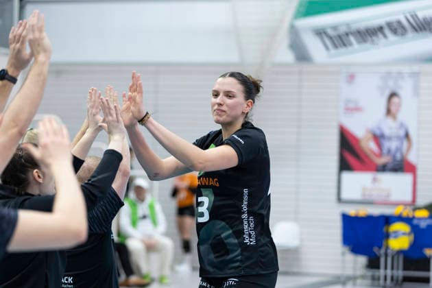 1. Volleyball Bundesliga Frauen: Schwarz-Weiss Erfurt vs. Ladies in Black Aachen; Erfurt; 21.02.2026 Hanna Freiynfeldova ( 13; Ladies in Black Aachen) 1. Volleyball Bundesliga Frauen: Schwarz-Weiss Erfurt vs. Ladies in Black Aachen; Riethsporthalle Erfurt; 21.02.2026 Copyright: xBEAUTIFULxSPORTS Duehringx