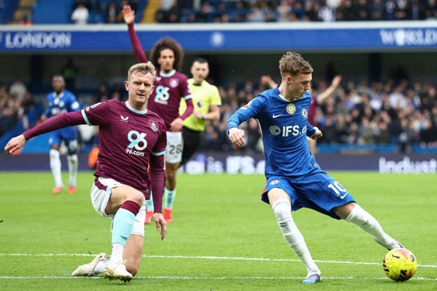 21st February 2026; Stamford Bridge, Chelsea, London, England: Premier League Football, Chelsea versus Burnley; Cole Palmer of Chelsea shoots at goal under pressure  IanxStephen Content restricted for UK based newspaper