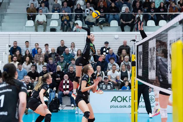 1. Volleyball Bundesliga Frauen: Schwarz-Weiss Erfurt vs. Ladies in Black Aachen; Erfurt; 21.02.2026 Tsvetelina Ilieva ( 11; Ladies in Black Aachen) 1. Volleyball Bundesliga Frauen: Schwarz-Weiss Erfurt vs. Ladies in Black Aachen; Riethsporthalle Erfurt; 21.02.2026 Copyright: xBEAUTIFULxSPORTS Duehringx