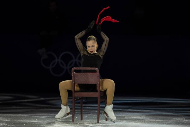 February 21, 2026, Milano, Lombardy, Italy: Niina Petrokina of Estonia performs in the Figure skating, Eiskunstlauf Gala during the 2026 Winter Olympics at the Milano Ice Skating Arena on Saturday in Milano. Milano Italy - ZUMAj89_ 20260221_oly_j89_049 Copyright: xPaulxKitagakixJr.x