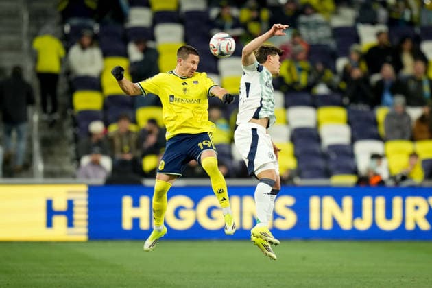 February 21, 2026, Nashville, Tennessee, USA: Nashville SC midfielder Alex Muyl (19) and New England Revolution defender Ilay Feingold (12) go up for a header during the second half at Geodis Park. Nashville USA - ZUMAh237 20260221_zsp_h237_081 Copyright: xCamdenxHallx