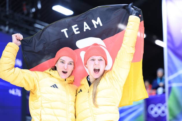 (260222) -- CORTINA D AMPEZZO, Feb. 22, 2026 -- Lisa Buckwitz (R) Neele Schuten of Germany celebrate after the Bobsleigh 2-woman heat 4 at the 2026 Milan-Cortina Winter Olympics in Cortina, Italy, Feb. 21, 2026. ) (MICO2026)ITALY-CORTINA D AMPEZZO-OLYMPIC Winter games, Winterspiele,Spiele, Summer games BOBSLEIGH-2-WOMAN DingxXu 