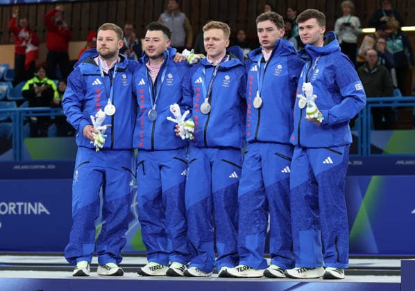 (260222) -- CORTINA D AMPEZZO, Feb. 22, 2026 -- Silver medalists players of Britain pose for photos during the awarding ceremony after the curling men s gold medal game between Canada and Britain at the 2026 Milan-Cortina Winter Olympics in Cortina, Italy, Feb. 21, 2026. ) (MICO2026)ITALY-CORTINA D AMPEZZO-OLYMPIC Winter games, Winterspiele,Spiele, Summer games CURLING-MEN-GOLD MEDAL GAME-CAN VS GBR ZhangxChenlin 