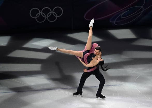 (260222) -- MILAN, Feb. 22, 2026 -- Charlene Guignard (front) Marco Fabbri of Italy perform during the gala exhibition of Figure skating, Eiskunstlauf at the Milan-Cortina 2026 Olympic Winter games, Winterspiele,Spiele, Summer games in Milan, Italy, Feb. 21, 2026. ) (MICO2026)ITALY-MILAN-OLYMPIC WINTER GAMES-FIGURE SKATING-GALA ChengxMin 