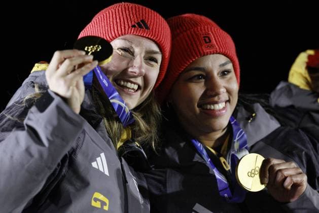 Milan Cortina Olympics: Bobsleigh Germany s Laura Nolte (L) and Deborah Levi pose after winning gold in the two-woman bobsleigh at the Milan Cortina Olympics on Feb. 21, 2026, at Cortina Sliding Centre in Cortina d Ampezzo, Italy.  A14AA0005313488P
