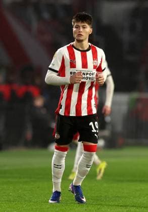 Esmir Bajraktarevic of PSV during the match PSV vs Heerenveen at the Philips Stadion for the Dutch Vriendenloterij Eredivisie season 2025-2026 in EINDHOVEN, Netherlands on 21 february 2026, (Photo by DeFodi Images) - *** Esmir Bajraktarevic of PSV during the match PSV vs Heerenveen at the Philips Stadion for the Dutch Vriendenloterij Eredivisie season 2025 2026 in EINDHOVEN, Netherlands on 21 february 2026, Photo by DeFodi Images