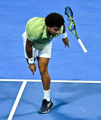 ATP, Tennis Herren Qatar Exxonmobil Open-final Arthur Fils of France reacts smashing his racket during the menÕs singles final against Carlos Alcaraz of Spain at the ATP Qatar ExxonMobil Open 2026 tennis tournament at the Khalifa International Tennis Complex in Doha, Qatar, on February 21, 2026. DOHA Qatar Copyright: xNOUSHADx