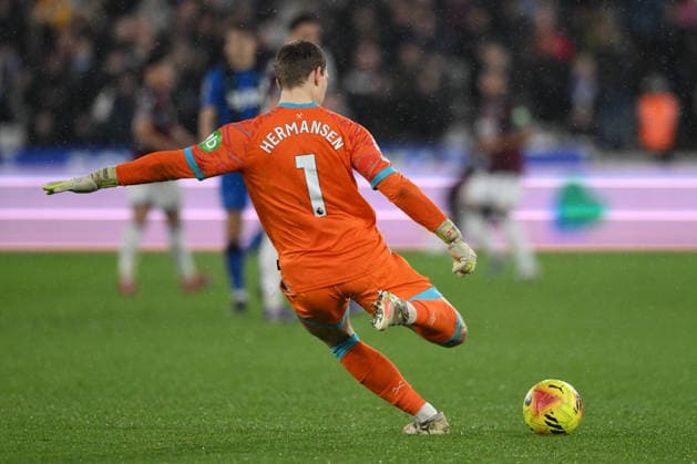 West Ham United v Bournemouth - Premier League Mads Hermansen, goalkeeper of West Ham United, takes a goal kick during the Premier League match between West Ham United and AFC Bournemouth at the London Stadium in Stratford, on February 21, 2026. Stratford Greater London United Kingdom  Copyright: xMIxNewsx originalFilename:fletcher-westhamu260221_npLvp.jpg