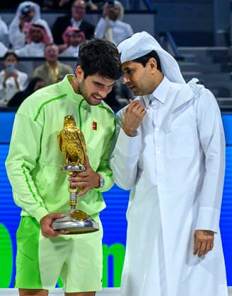 ATP, Tennis Herren Qatar Exxonmobil Open-final Carlos Alcaraz of Spain celebrates with the trophy after winning his men s singles final match against Arthur Fils of France at the ATP Qatar Exxonmobil Open 2026 tennis tournament at the Khalifa International Tennis Complex in Doha, Qatar, on February 21, 2026. DOHA Qatar Copyright: xNOUSHADx