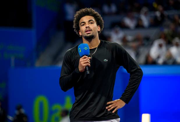 ATP, Tennis Herren Qatar Exxonmobil Open-final Arthur Fils of France during an on-court interview after lose the men s final against Carlos Alcaraz of Spain at the ATP Qatar Exxonmobil Open 2026 tennis tournament at the Khalifa International Tennis Complex in Doha, Qatar, on February 21, 2026. DOHA Qatar Copyright: xNOUSHADx