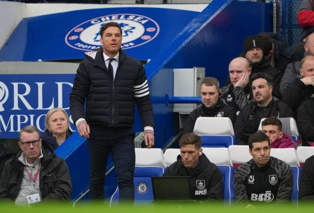 Burnley manager Scott Parker Chelsea v Burnley, Premier League, Football, Stamford Bridge, London, UK - 21 Feb 2026London Stamford Bridge United Kingdom EDITORIAL USE ONLY No use with unauthorised audio, video, data, fixture lists, club league logos or live services. Online in-match use limited to 120 images, no video emulation. No use in betting, games or single club league player publications. Copyright: xJedxLeicester Shutterstockx 16681483bj