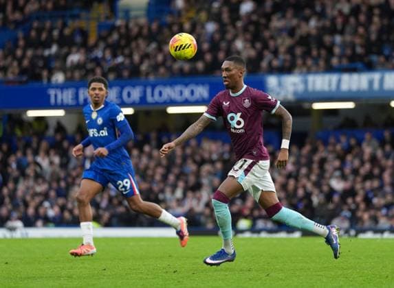 Jaidon Anthony of Burnley Chelsea v Burnley, Premier League, Football, Stamford Bridge, London, UK - 21 Feb 2026London Stamford Bridge United Kingdom EDITORIAL USE ONLY No use with unauthorised audio, video, data, fixture lists, club league logos or live services. Online in-match use limited to 120 images, no video emulation. No use in betting, games or single club league player publications. Copyright: xJedxLeicester Shutterstockx 16681483dk