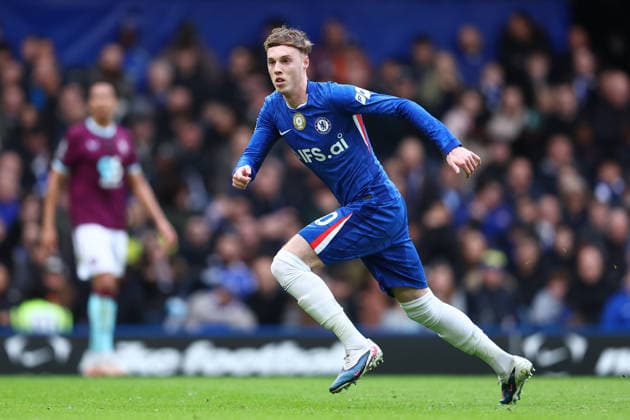 London, England, 21st February 2026. Cole Palmer of Chelsea during the Chelsea vs Burnley Premier League match at Stamford Bridge, London. Picture credit should read: Paul Terry Sportimage EDITORIAL USE ONLY. No use with unauthorised audio, video, data, fixture lists, club league logos or live services. Online in-match use limited to 120 images, no video emulation. No use in betting, games or single club league player publications. SPI_108_PT_Chelsea_Burnley SPI-4541-0109