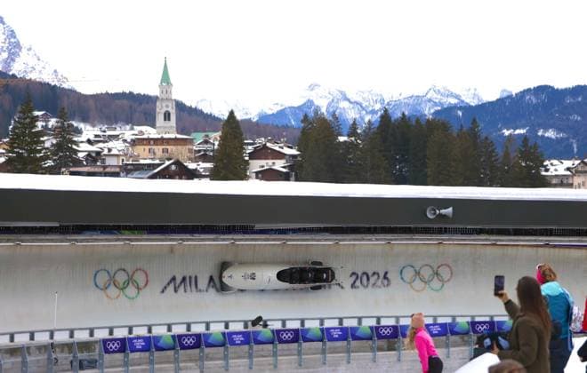 Team AUT mit M.TREICHL. Vierer - Bob vor Cortina. Olympische Winterspiele 2026. 22.2.2026, in Cortina, Sliding Center, Italien. Quelle Copyright Credit : Oryk HAIST *** Team AUT with M TREICHL four-man bobsleigh in front of Cortina Winter Olympics 2026 22 2 2026, in Cortina, Sliding Center, Italy Source Copyright Credit Oryk HAIST xOLY-BOB-BOB08x