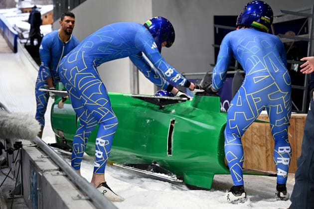 Cortina d Ampezzo, Italy, February 22th 2026. Edson Luques Bindilatti, Davidson Henrique De Souza, Rafael Souza Da Silva, Luis Bacca Goncalves of Brazil in action during the Bobsleight 4-man Heat 3 and 4 race of the Olympic Winter games, Winterspiele,Spiele, Summer games 2026 in Cortina d Ampezzo, Italy. (Photo by Igor Kupljenik Sports Press Photo)  Copyright: xIgorxKupljenikx xSPPx Sportspressphoto_SPR96118
