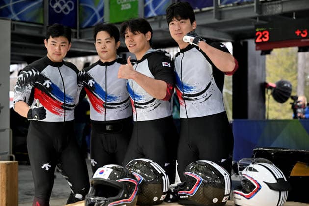 Cortina d Ampezzo, Italy, February 22th 2026. Youngjin Suk, Byungdo Chae, Suhyun Chun, Doyun Lee of Korea in action during the Bobsleight 4-man Heat 3 race of the Olympic Winter games, Winterspiele,Spiele, Summer games 2026 in Cortina d Ampezzo, Italy. (Photo by Igor Kupljenik Sports Press Photo)  Copyright: xIgorxKupljenikx xSPPx Sportspressphoto_SPR96145