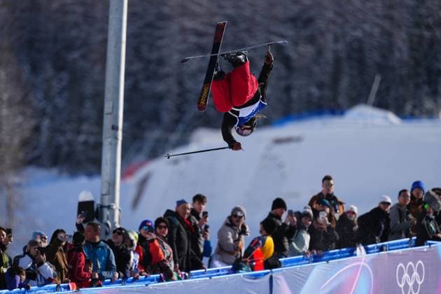 February 22, 2026, Livigno, Italy: Canada s Amy Fraser competes in the women s freeski halfpipe first run at the Milano Cortina 2026 Winter Olympic Games, Olympische Spiele, Olympia, OS in Livigno, Italy on Sunday, Feb. 22, 2026. Canada News - February 22, 2026  - ZUMAc35_ 20260222_zaf_c35_004 Copyright: xSeanxKilpatrickx