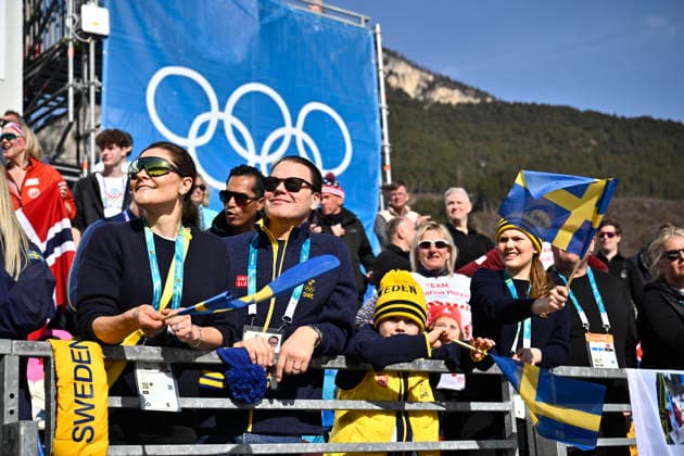 VAL DI FIEMME, ITALY 20260222 Crown Princess Victoria, Prince Daniel, Prince Oscar and Princess Estelle watch the women s 5km at the Tesero cross-country skiing stadium during the Winter Olympics in Val di Fiemme, Italy. *** The image is included in the SPORTS PACKAGE. For others PAYMENT IMAGE *** VAL DI FIEMME ITALY x10430x *** VAL DI FIEMME, ITALY 20260222 Crown Princess Victoria, Prince Daniel, Prince Oscar and Princess Estelle watch the women s 5km at the Tesero cross country skiing stadium during the Winter Olympics in Val di Fiemme, Italy The image is included in the SPORTS PACKAGE For others PAYMENT IMAGE VAL DI FIEMME ITALY x10430x  Copyright: xChristinexOlsson TTx 2026 OLYMPICS SKIING 5M WOMEN