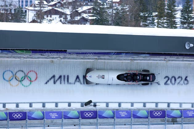 Olympische Winterspiele Milano Cortina 2026 Bob Viererbob Männer am 22.02.2026 im Cortina Sliding Centre in Cortina d™Ampezzo Markus Treichl Markus Sammer Sascha Stepan Kristian Huber ( Österreich ) *** Olympic Winter Games Milano Cortina 2026 Bobsleigh 4-man on 22 02 2026 at the Cortina Sliding Center in Cortina d™Ampezzo Markus Treichl Markus Sammer Sascha Stepan Kristian Huber Austria xMSx